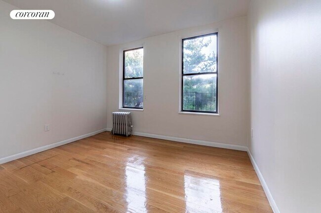 180 Borinquen Pl in Brooklyn, NY - Building Photo - Building Photo