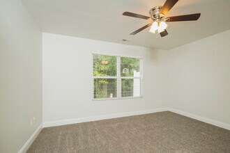 River Oaks Villas in Perrysburg, OH - Building Photo - Interior Photo