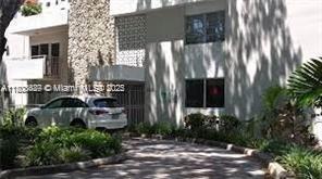 property at 1235 Mariposa Ave