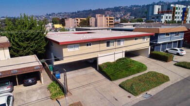 5823 Alameda Ave in Richmond, CA - Building Photo - Primary Photo