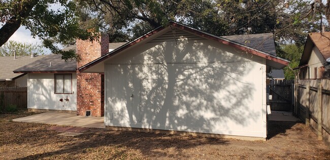 1107 Speer Ln in Austin, TX - Foto de edificio - Building Photo