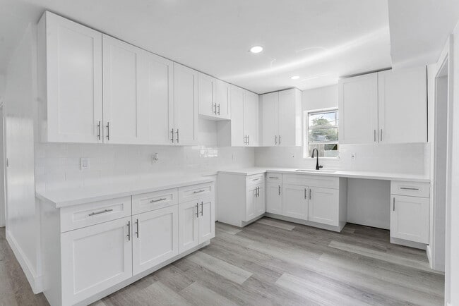 700 NW 2nd Terrace in Deerfield Beach, FL - Building Photo - Building Photo