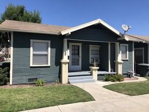 1bd 1ba cottage 412-416 Claudina St in Anaheim, CA - Building Photo - Building Photo