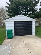 24329 Grove Ave in Eastpointe, MI - Building Photo - Building Photo