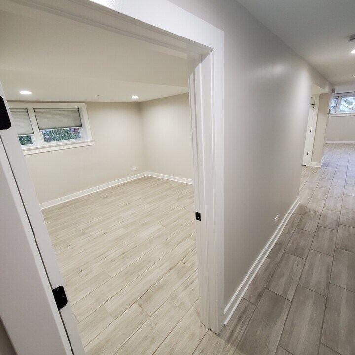 8044 N Oriole Ave, Unit Garden in Niles, IL - Building Photo