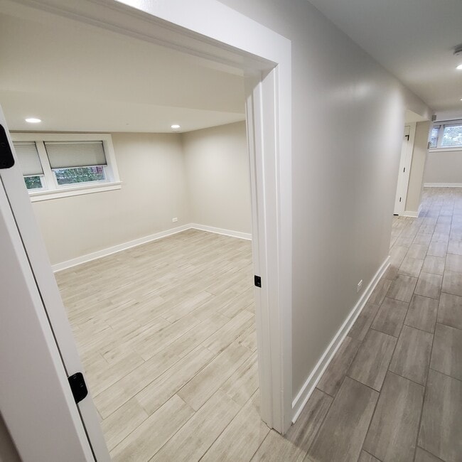 8044 N Oriole Ave, Unit Garden