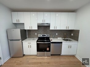 31 AVENUE in Queens, NY - Foto de edificio - Building Photo