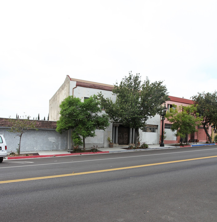 10065 Commerce Ave in Tujunga, CA - Building Photo