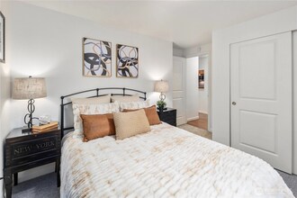 3045 20th Ave W, Unit 210 in Seattle, WA - Building Photo - Building Photo