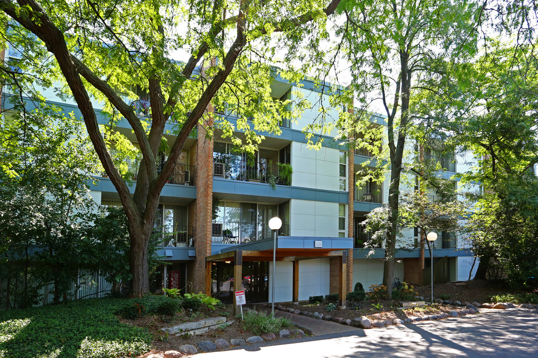 Abbey Apartments at Four Lakes in Lisle, IL - Building Photo