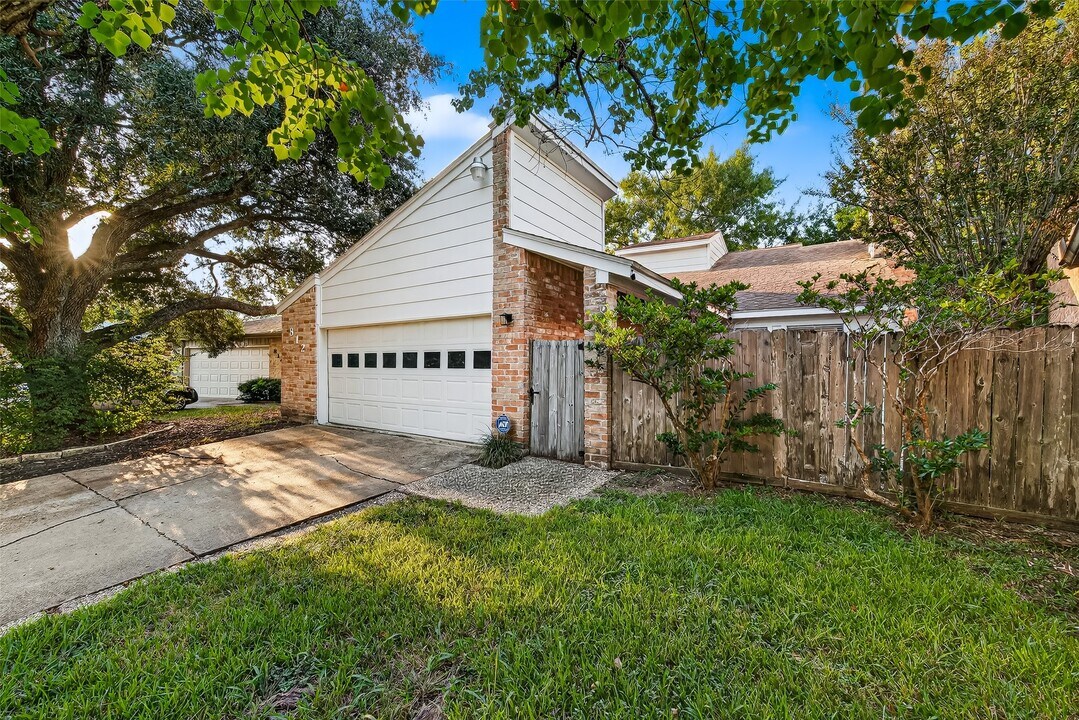 812 Fleetwood Pl Dr in Houston, TX - Building Photo