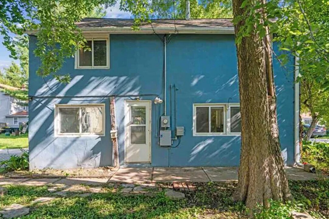 714 Kirkwood Ave in Iowa City, IA - Building Photo