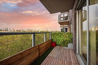 901 W 9th St, Unit 401 in Austin, TX - Building Photo - Building Photo