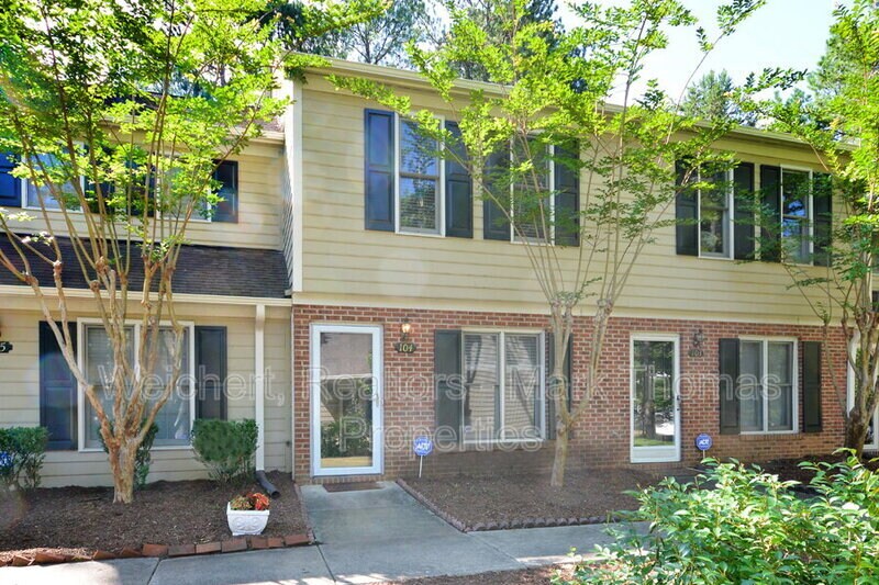 104 Gatehouse Ln in Durham, NC - Building Photo