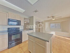 10832 Otter Pass in San Antonio, TX - Building Photo - Building Photo