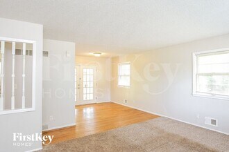 1043 E Lexington Ave in Independence, MO - Building Photo - Building Photo