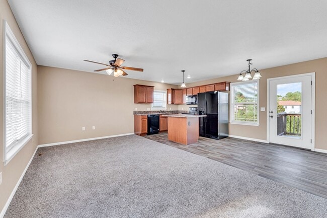 property at 273 Sunrise Cv
