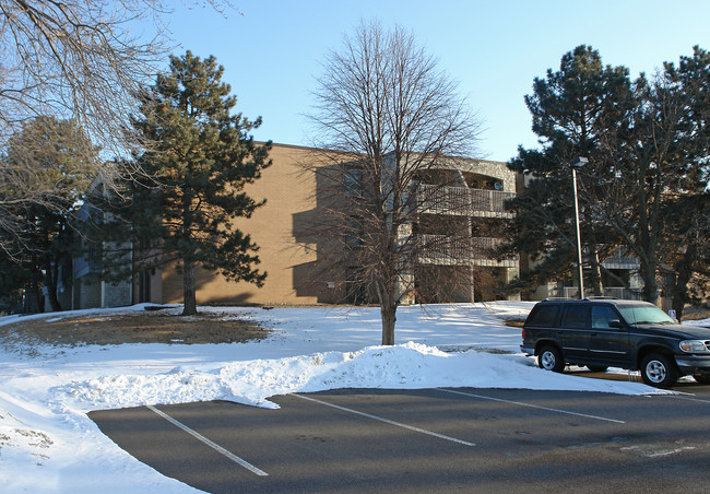 Hamline House in Roseville, MN - Building Photo - Building Photo