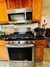 64 Colleen Ct in Kendall Park, NJ - Building Photo - Building Photo