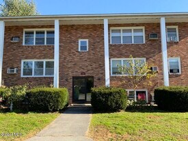 15 Ashdown Rd in Ballston Lake, NY - Building Photo