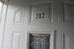 950 S Floyd St in Louisville, KY - Building Photo