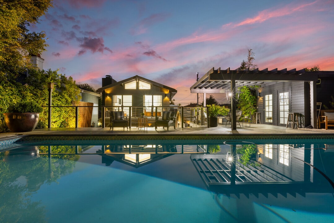 1012 10th St in Manhattan Beach, CA - Building Photo
