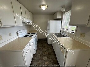 216 N Flower St in Anchorage, AK - Building Photo - Building Photo