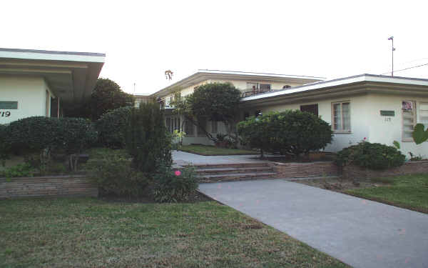 115-119 S Illinois St in Anaheim, CA - Foto de edificio