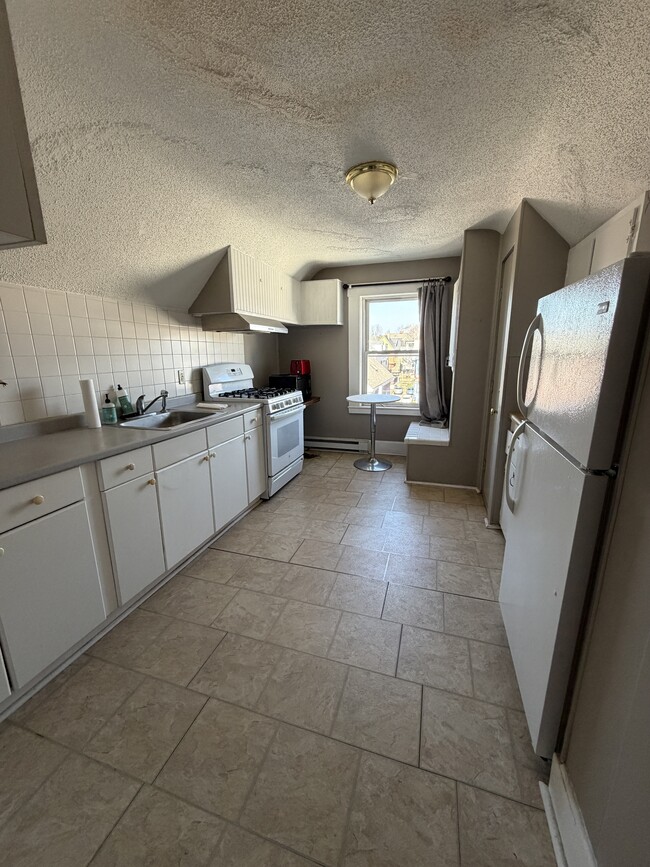 48 Quincy St, Unit 3 in Somerville, MA - Foto de edificio - Building Photo