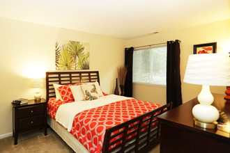 The Palms Apartments in Virginia Beach, VA - Foto de edificio - Building Photo