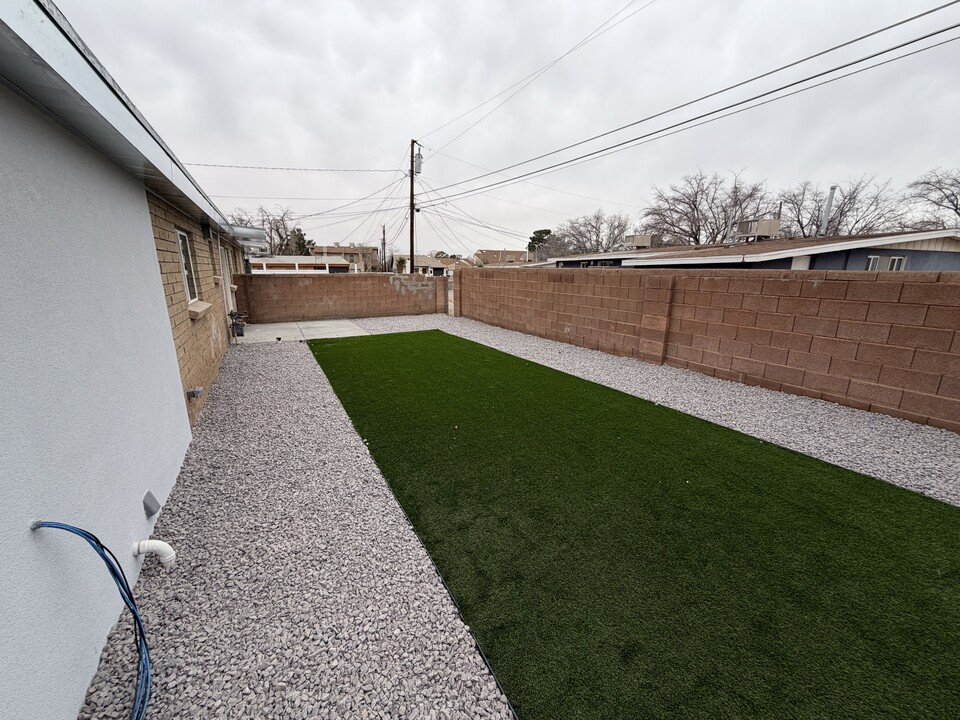 1621 Wyoming Ave in Las Cruces, NM - Building Photo