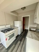 2027 Warrensville Center Rd in South Euclid, OH - Foto de edificio - Building Photo