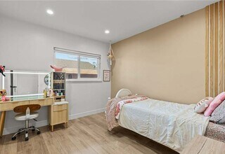 240 W Gainsborough Rd in Thousand Oaks, CA - Building Photo - Building Photo