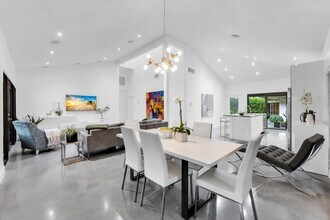2139 Wightman Dr in Wellington, FL - Foto de edificio - Building Photo