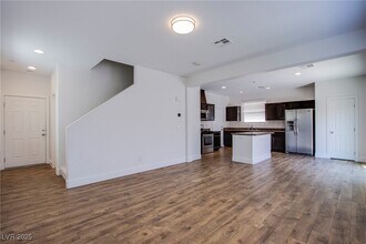 305 Via Franciosa Dr in Henderson, NV - Building Photo - Building Photo
