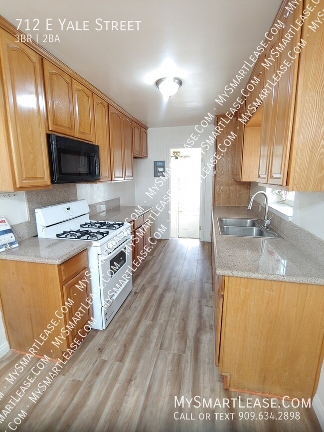 712 E Yale St in Ontario, CA - Building Photo - Building Photo