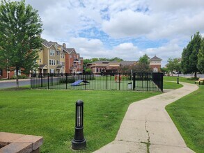 10266 Bleeker St in Woodbury, MN - Building Photo - Building Photo
