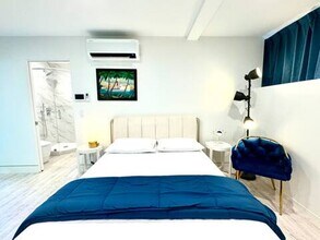 1421 E Seal Way in Seal Beach, CA - Building Photo - Building Photo