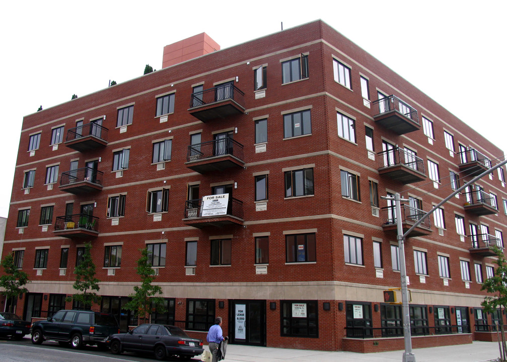 379-389 Kings Hwy in Brooklyn, NY - Foto de edificio