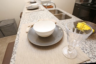 310 at Nulu Apartments in Louisville, KY - Foto de edificio - Interior Photo