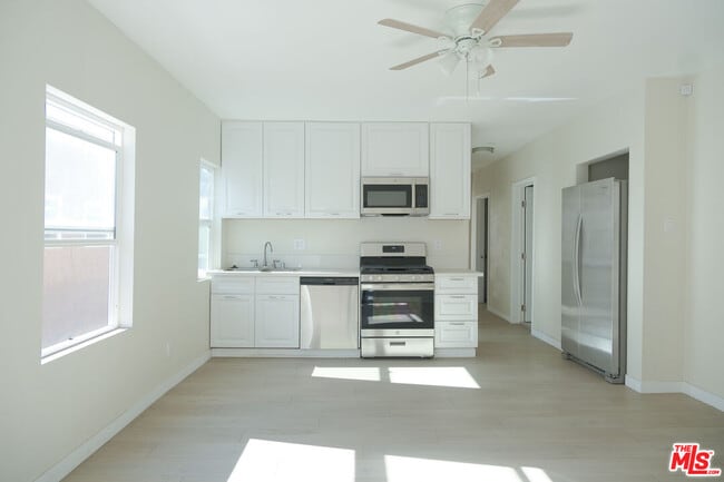 property at 407 N Coronado St