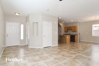 624 Summit Valley Ln in Henderson, NV - Building Photo - Building Photo