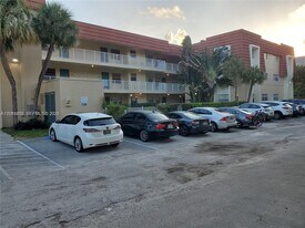 1300 Moffett St in Hallandale Beach, FL - Building Photo