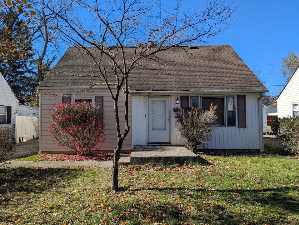 549 S Ashburton Rd in Columbus, OH - Building Photo