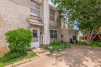 1401 Ave O in Huntsville, TX - Building Photo - Building Photo