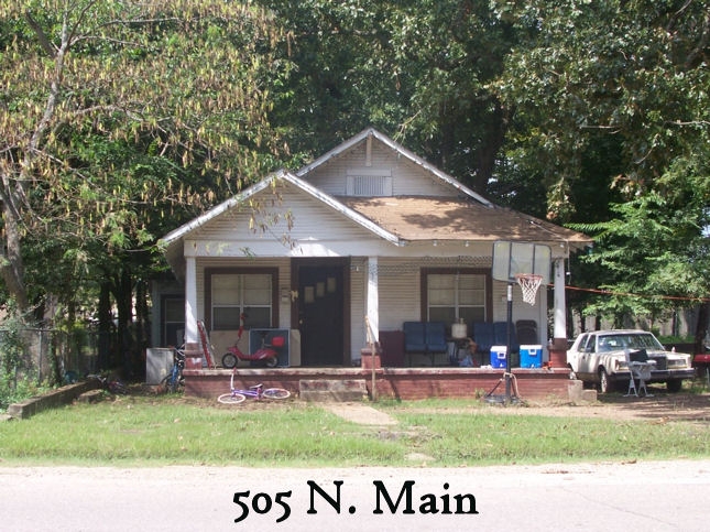 505 N Main St in Broken Bow, OK - Building Photo