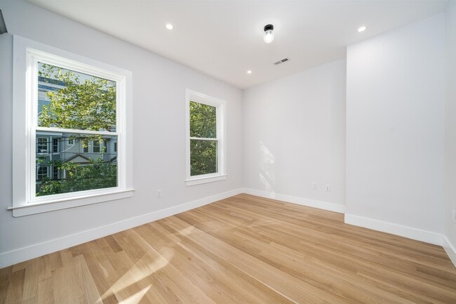62 Van Reipen Ave in Jersey City, NJ - Building Photo - Building Photo
