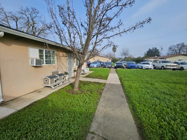 2704 29th Ave in Sacramento, CA - Building Photo - Building Photo