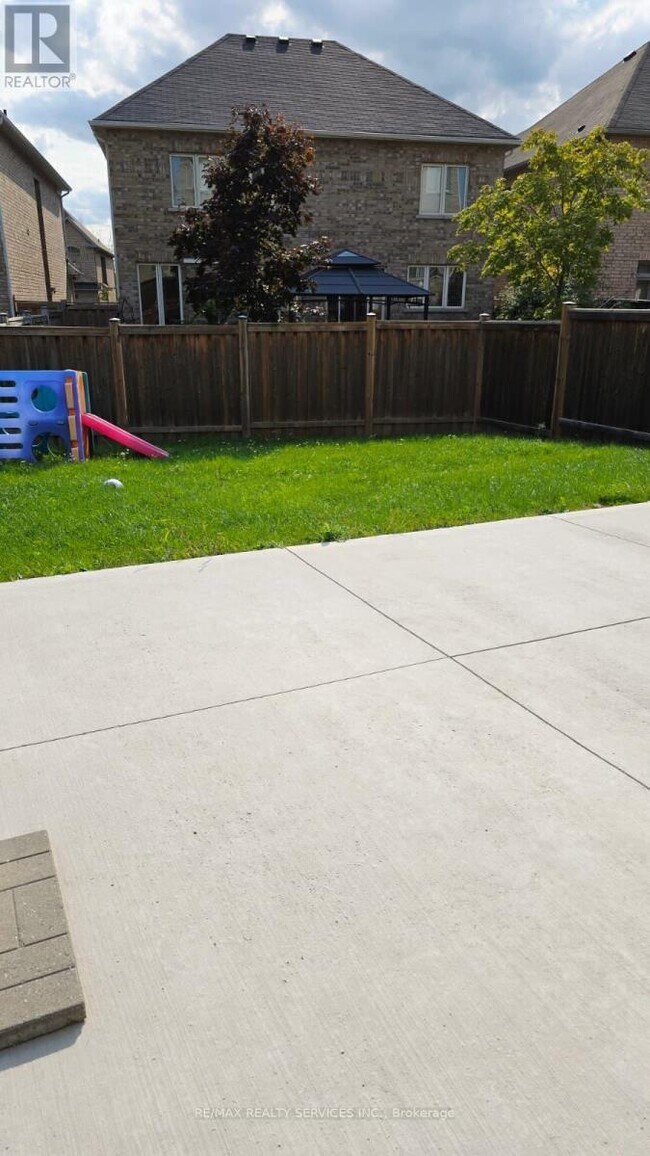 92 Allegro Dr in Brampton, ON - Building Photo - Building Photo