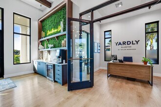 Yardly Ellenton in Palmetto, FL - Foto de edificio - Building Photo